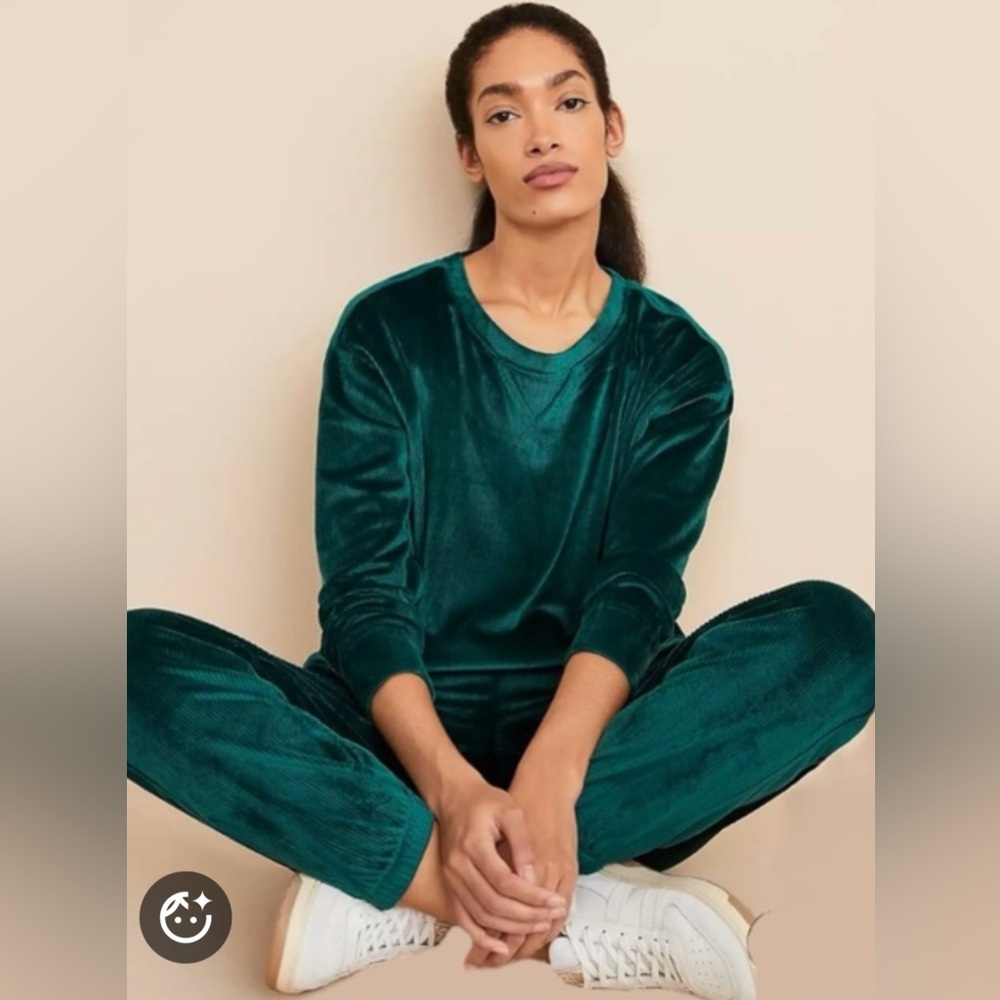 Lou & Grey Ribbed Velour Sweatshirt